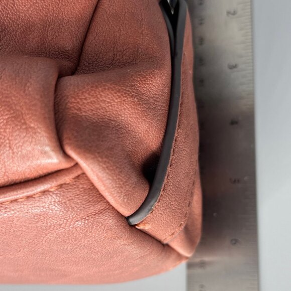 JESSICA SIMPSON REDDISH BROWN FAUX LEATHER CROSSBODY BAG W/BLACK METAL HARDWARE - Picture 3 of 10